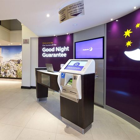 Premier Inn 애버리스트위스 외부 사진