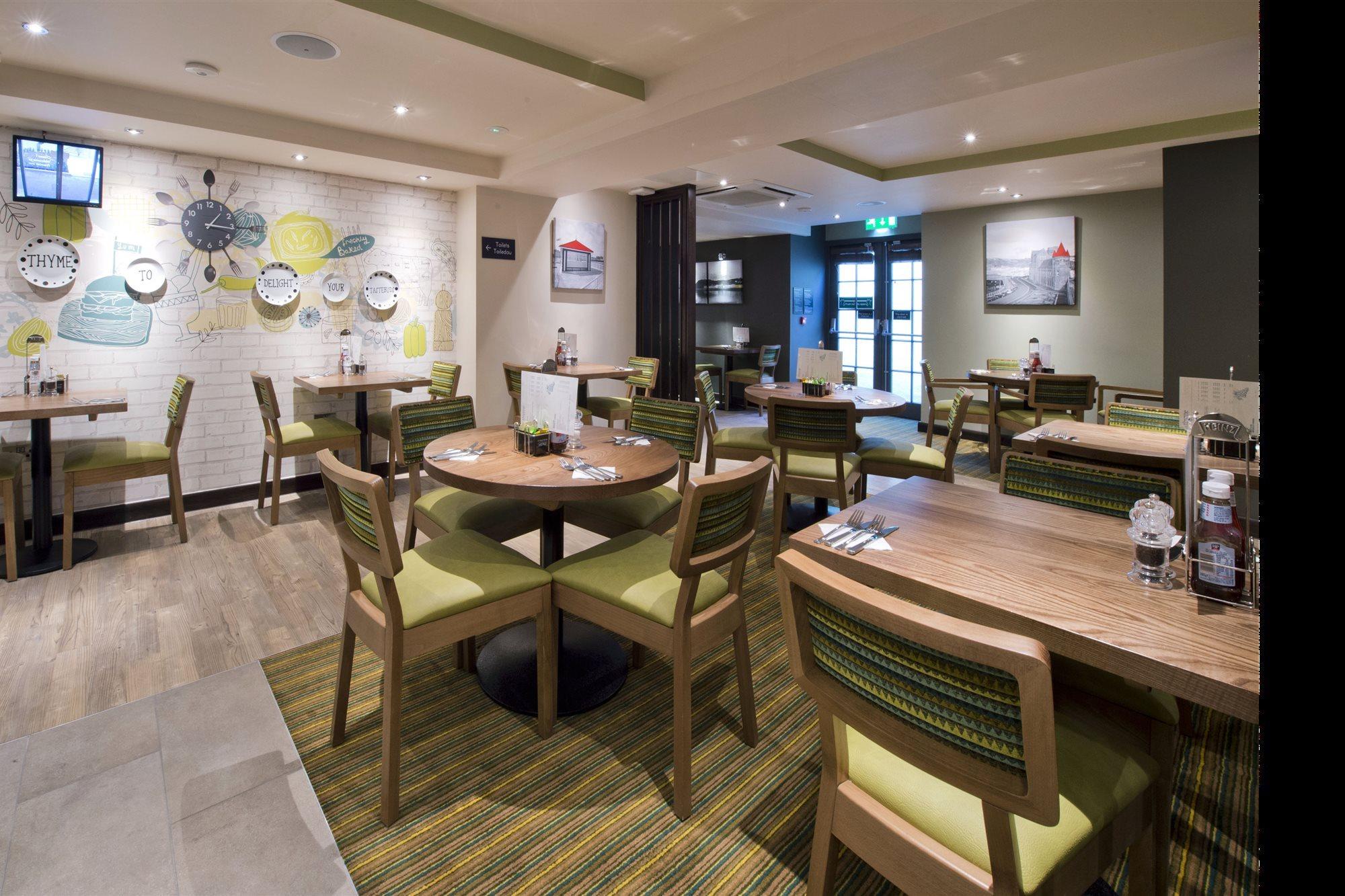 Premier Inn 애버리스트위스 외부 사진